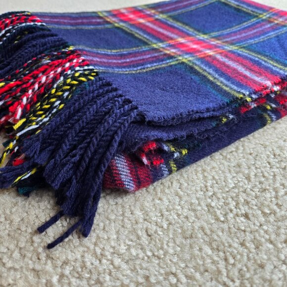 Tartan Plaid Wool Wrap Gorgeous and Soft - Picture 9 of 9